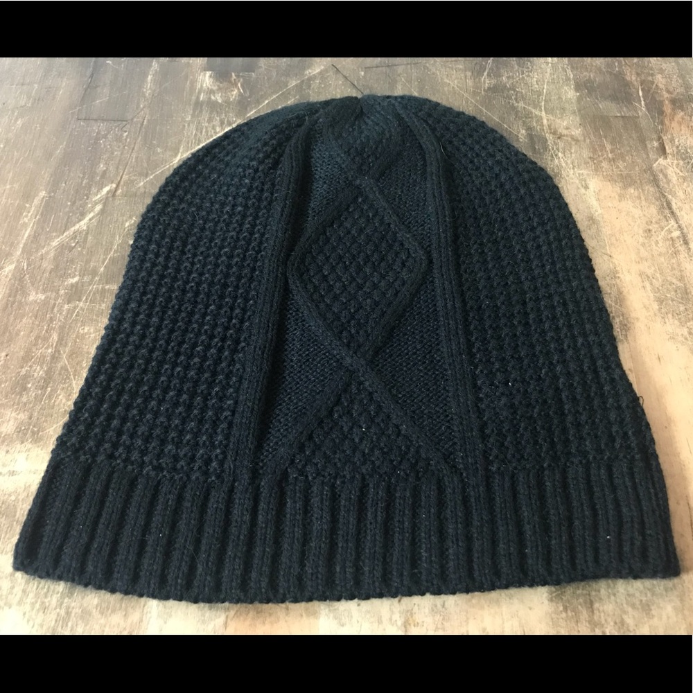 TJD black cable knit beanie